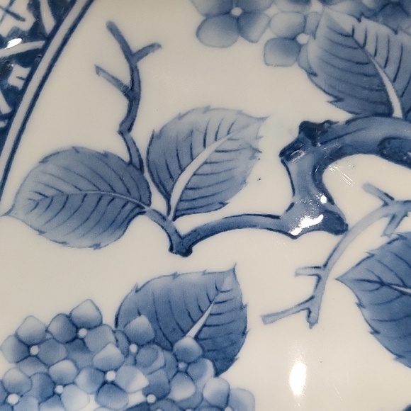 Blue & White Porcelain Bowl 8" Japanese Floral Hydrangeas - Picture 3 of 6